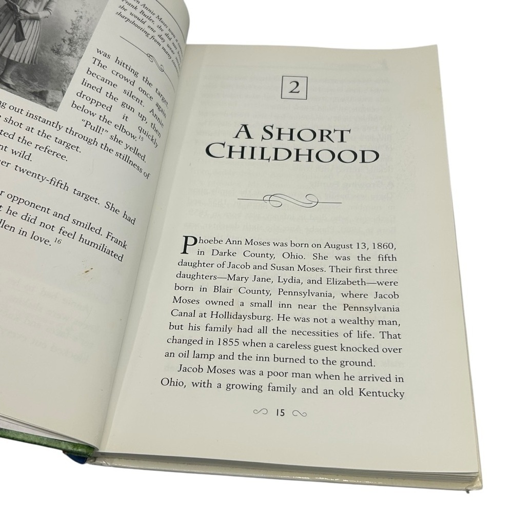 ANNIE OAKLEY: LEGENDARY SHARPSHOOTER Jean Flynn Biography of the Wild West Icon - Picture 2 of 4